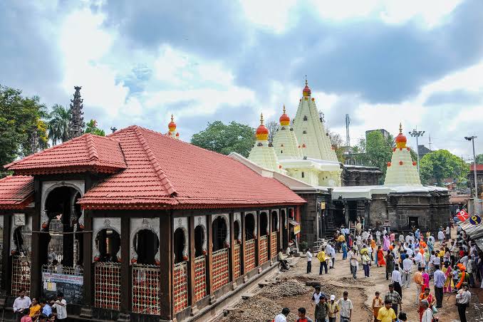 Mahalaxmi Temple, Kolhapur, with shikharas, tiled roofs and the temple courtyard