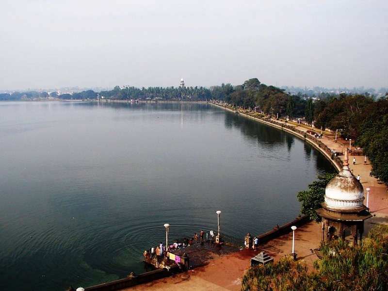 Rankala Lake in Kolhapur with the promenade, stone pavilion and ghats