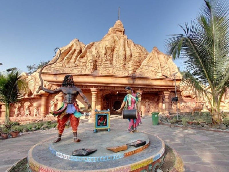 Siddhagiri Gramjivan Museum, Kolhapur, with village-life exhibits and the museum grounds